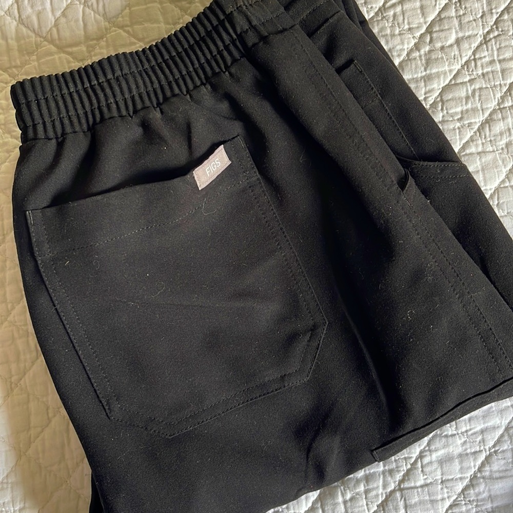Figs black scrub pants size small